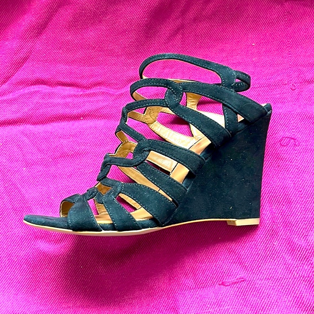 NIB!  Tahari Gorgeous Black Suede Leather Meredith Wedge Sandals.  Size 8.